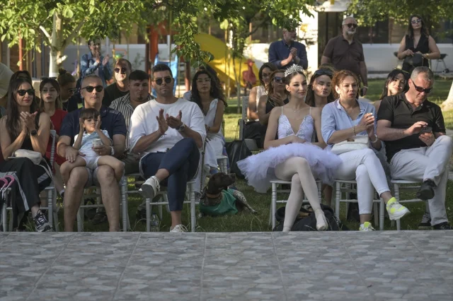 Ankara'da Engelli Hayvanlar Moda Defilesinde Hayran Bıraktı