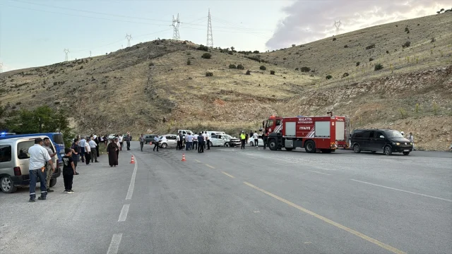 Malatya'da Trafik Kazası 11 Kişiyi Yaraladı