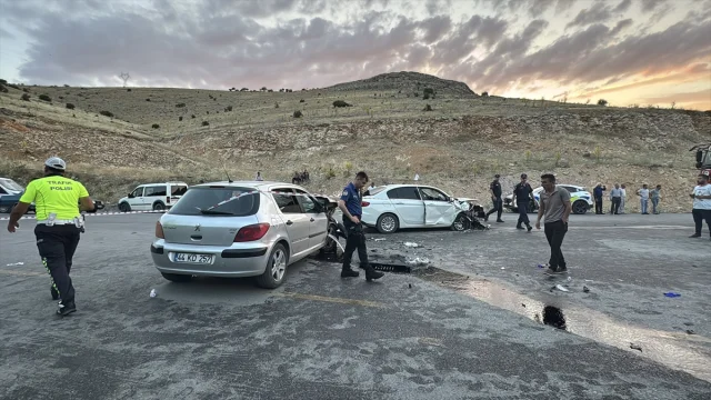 Malatya'da Trafik Kazası 11 Kişiyi Yaraladı