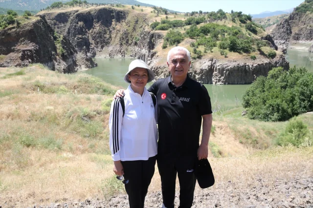 Muş'ta Doğayla Buluşma Yürüyüşü: Vali ve Doğaseverler Adım Attı