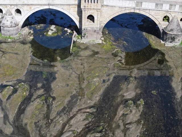 Tunca Nehri'nin Kuraklık Nedeniyle Su Seviyesindeki Düşüş Endişelendiriyor