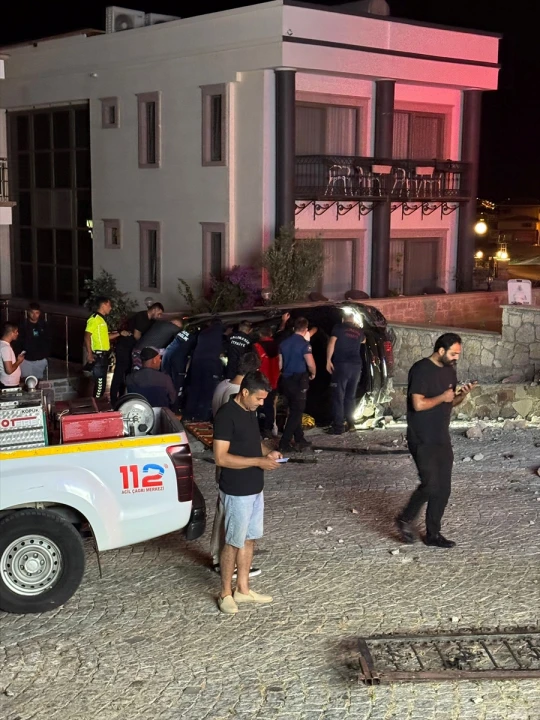 Balıkesir Ayvalık'ta Trafik Kazası: Otomobil Duvara Çarptı, Bir Kişi Yaşamını Yitirdi