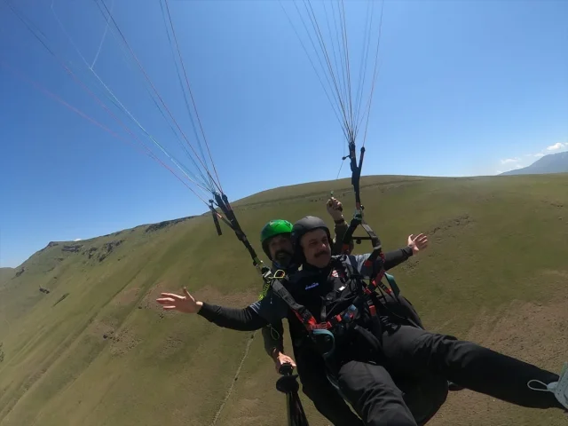 Erzurum Valisi'nin Yamaç Paraşütü Deneyimi: Turizm İçin Göky...
