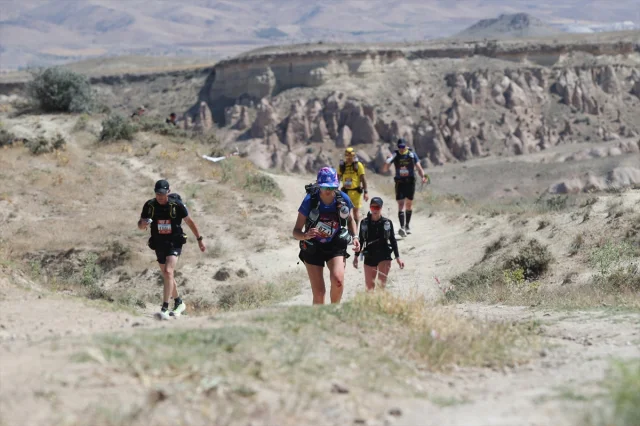Kapadokya'nın Eşsiz Coğrafyasında Çöl Maratonu Heyecanı Sürü...