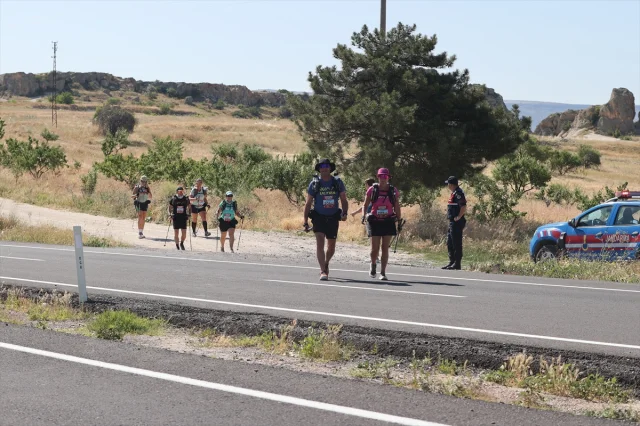 Kapadokya'nın Eşsiz Coğrafyasında Çöl Maratonu Heyecanı Sürüyor