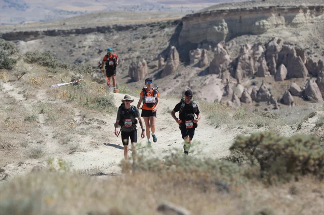 Kapadokya'nın Eşsiz Coğrafyasında Çöl Maratonu Heyecanı Sürüyor
