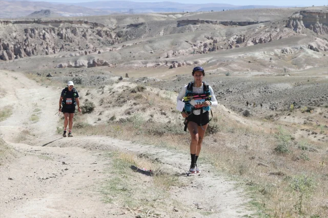 Kapadokya'nın Eşsiz Coğrafyasında Çöl Maratonu Heyecanı Sürüyor