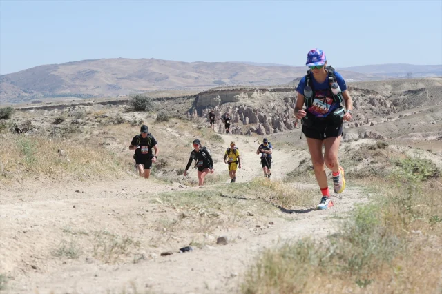 Kapadokya'nın Eşsiz Coğrafyasında Çöl Maratonu Heyecanı Sürüyor