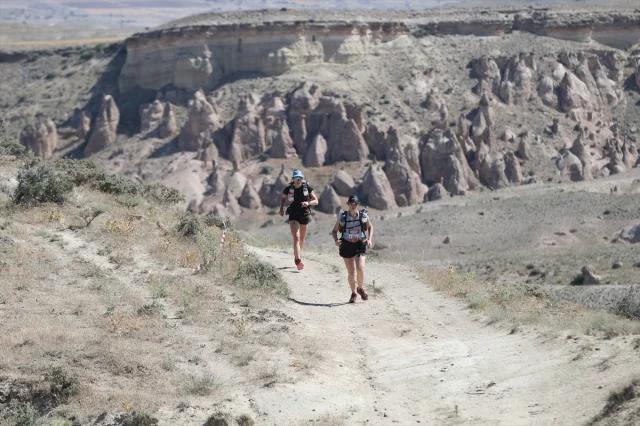 Kapadokya'nın Eşsiz Coğrafyasında Çöl Maratonu Heyecanı Sürüyor