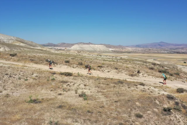 Kapadokya'nın Eşsiz Coğrafyasında Çöl Maratonu Heyecanı Sürüyor