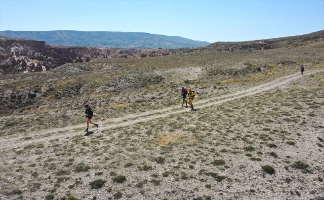 Kapadokya'nın Eşsiz Coğrafyasında Çöl Maratonu Heyecanı Sürüyor