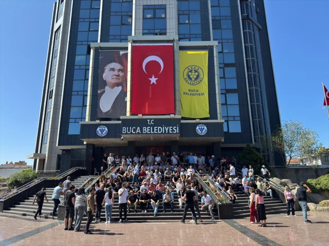 İzmir Buca'da Çöp Krizi Büyüyor İşçilerin Grevi Şehri Felç Etti