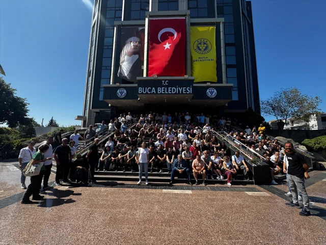 İzmir Buca'da Çöp Krizi Büyüyor İşçilerin Grevi Şehri Felç Etti