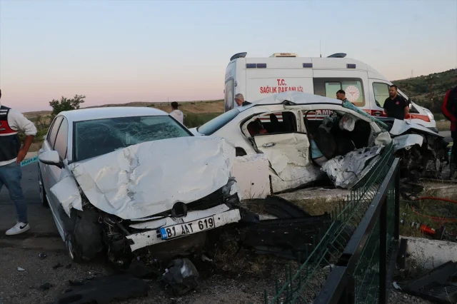 Yozgat'ta Trafik Faciası: İki Araç Çarpıştı, Can Kaybı ve Yaralı Var