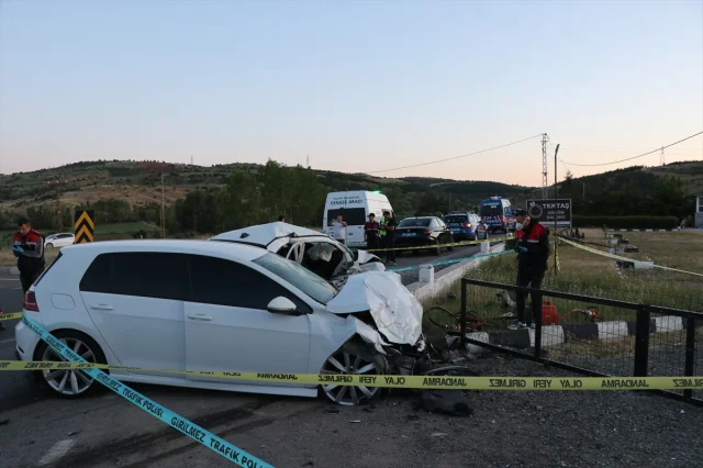 Yozgat'ta Trafik Faciası: İki Araç Çarpıştı, Can Kaybı ve Yaralı Var