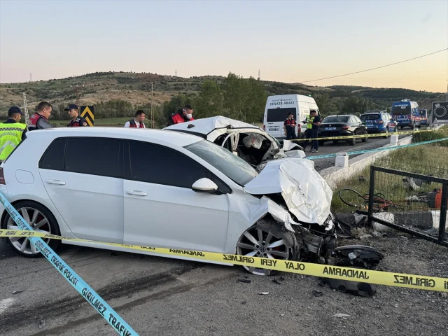 Yozgat'ta Trafik Faciası: İki Araç Çarpıştı, Can Kaybı ve Yaralı Var
