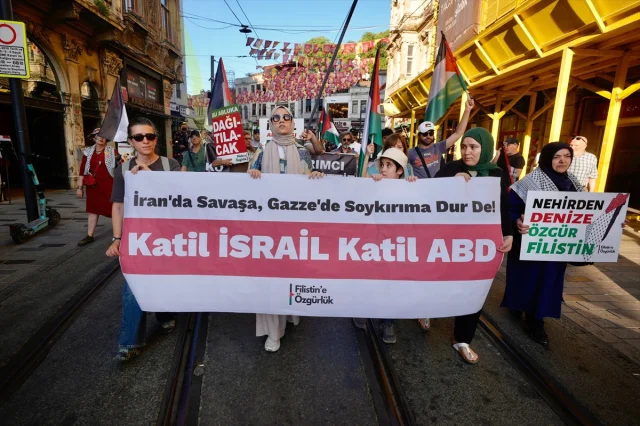 İstanbul'da Filistin'e Destek Eylemi İsrail Saldırılarına Te...