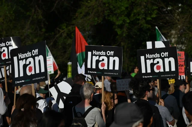 Londra'da İran'a Yönelik Saldırılar Protesto Edildi