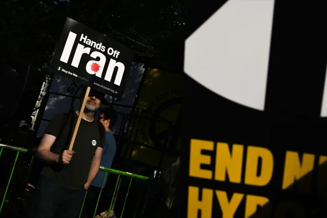 Londra'da İran'a Yönelik Saldırılar Protesto Edildi