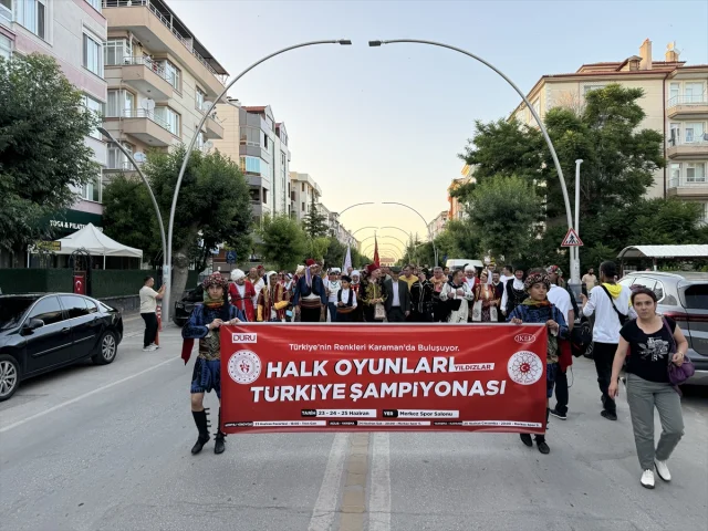 Karaman'da Renkli Kortej Yürüyüşüyle Başlayan Halk Oyunları Şöleni