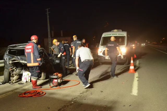 Kütahya'da Feci Kaza: Minibüs ve Otomobil Çarpıştı, 1 Kişi H...