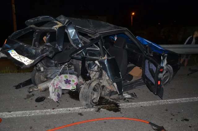 Kütahya'da Feci Kaza: Minibüs ve Otomobil Çarpıştı, 1 Kişi Hayatını Kaybetti