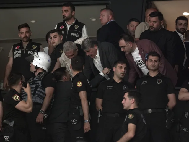 Fenerbahçe Beko Beşiktaş'ı Zorlu Derbide Geçti