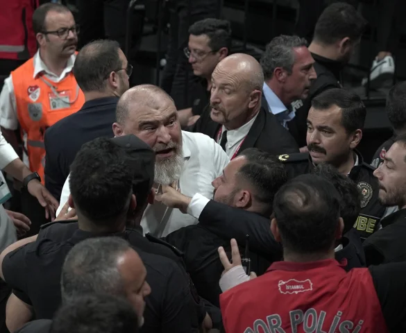Fenerbahçe Beko Beşiktaş'ı Zorlu Derbide Geçti