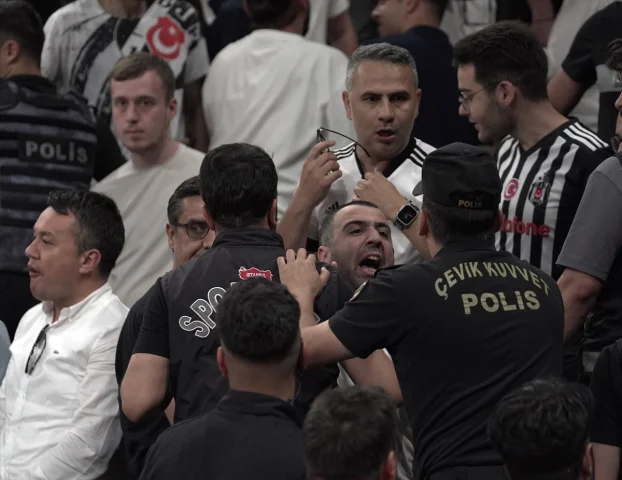 Fenerbahçe Beko Beşiktaş'ı Zorlu Derbide Geçti