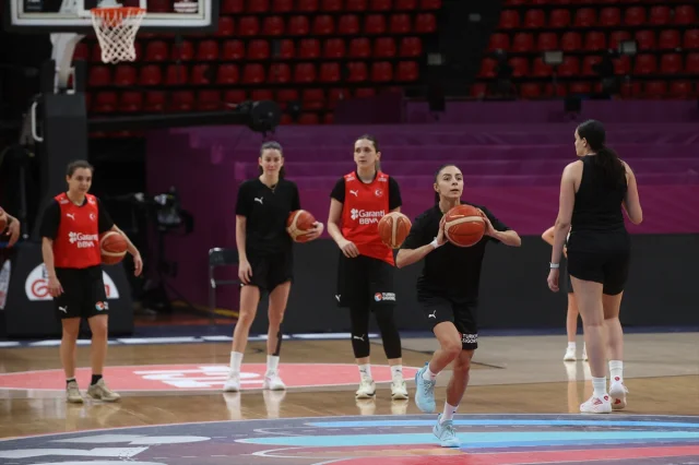 Milli Kadın Basketbol Takımı'nın Almanya Hazırlıkları Sürüyor