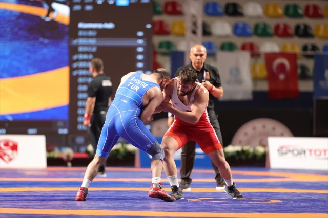 Uluslararası Güreş Turnuvası Kocaeli'de Başladı