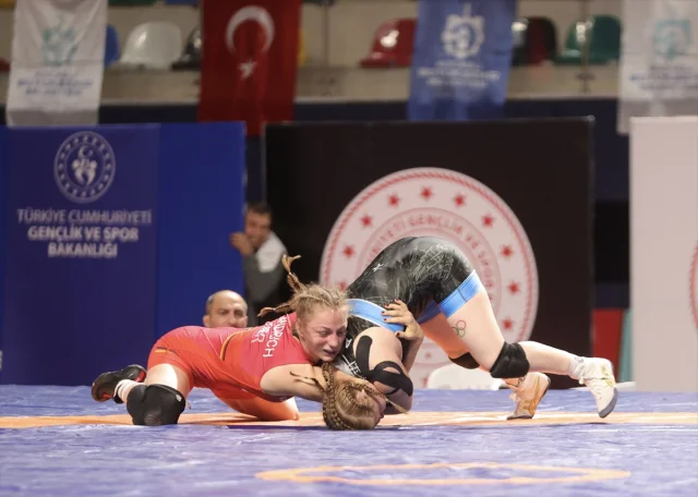 Uluslararası Güreş Turnuvası Kocaeli'de Başladı