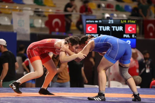 Uluslararası Güreş Turnuvası Kocaeli'de Başladı