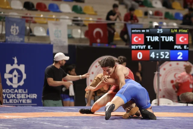 Uluslararası Güreş Turnuvası Kocaeli'de Başladı
