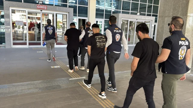 Edirne Operasyonunda İş Bulma Vaadiyle Dolandırıcılık Yapara...