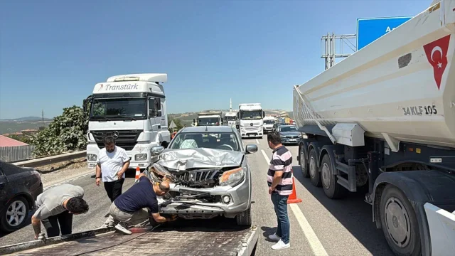 Kocaeli'de D-100 Kara Yolunda Kaza Trafiği Olumsuz Etkiledi