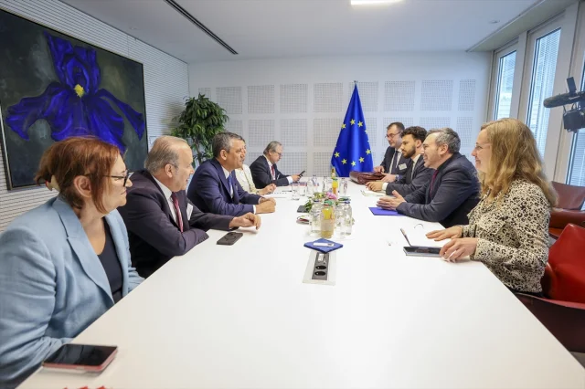 CHP Lideri Özgür Özel Brüksel'de Önemli Temaslar Yaptı