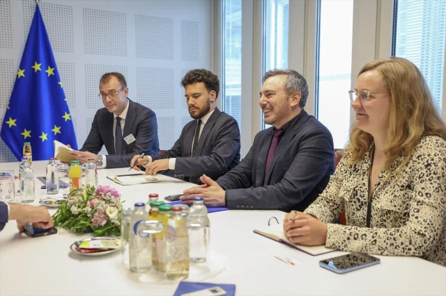 CHP Lideri Özgür Özel Brüksel'de Önemli Temaslar Yaptı