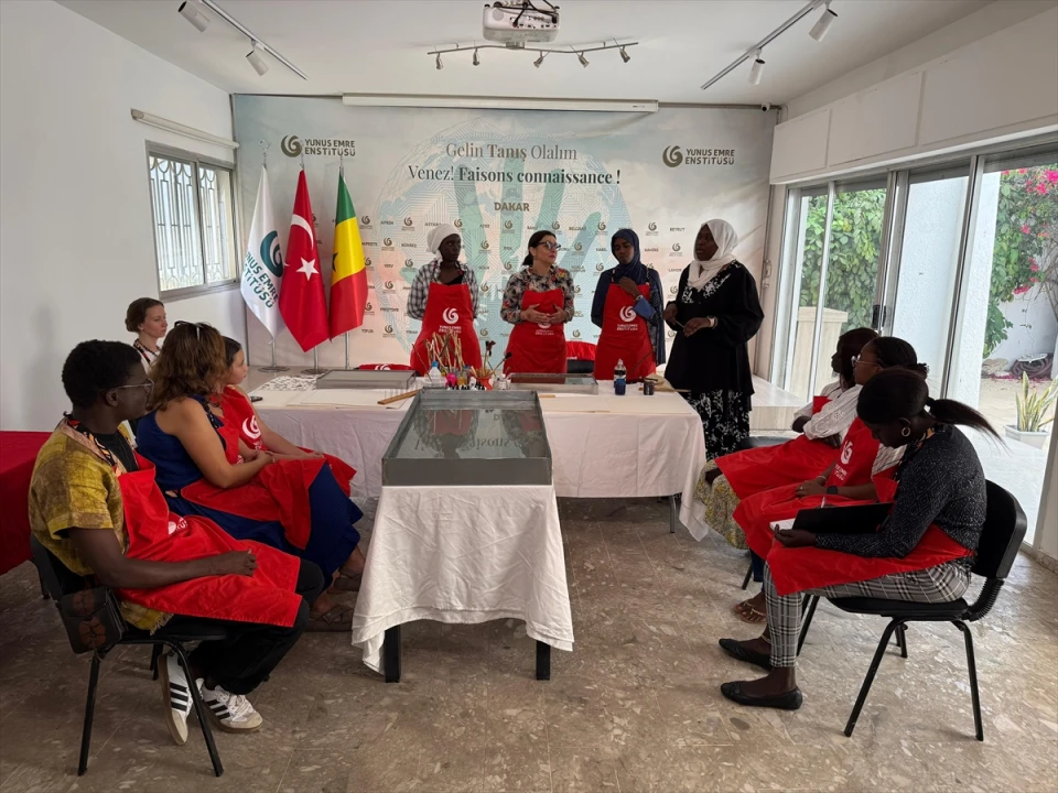 Dakar'da Ebru Sanatı Rüzgarı Esiyor