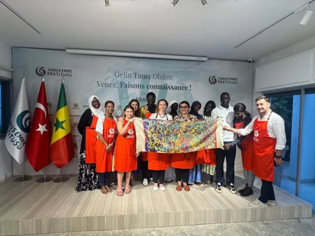 Dakar'da Ebru Sanatı Rüzgarı Esiyor