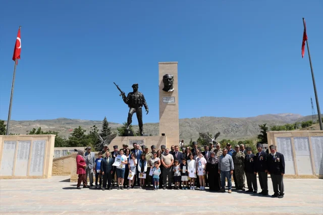 Erzincan'da Şehitlerin Anısını Yaşatan Anıtın Restore Edilmiş Hali Açıldı