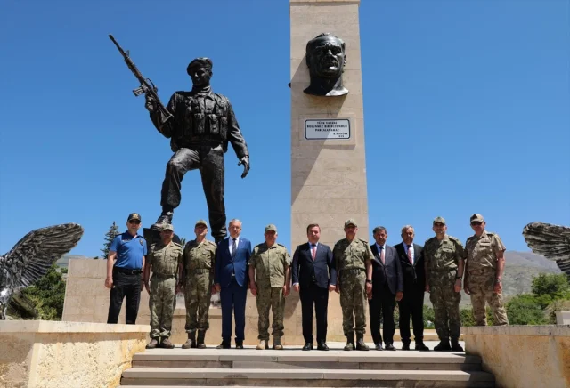Erzincan'da Şehitlerin Anısını Yaşatan Anıtın Restore Edilmiş Hali Açıldı