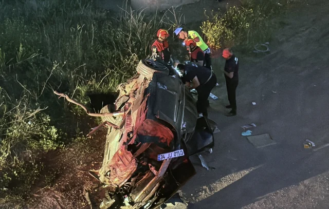 Sivas'ta Köprüden Düşen Araçta İki Kişi Hastaneye Kaldırıldı