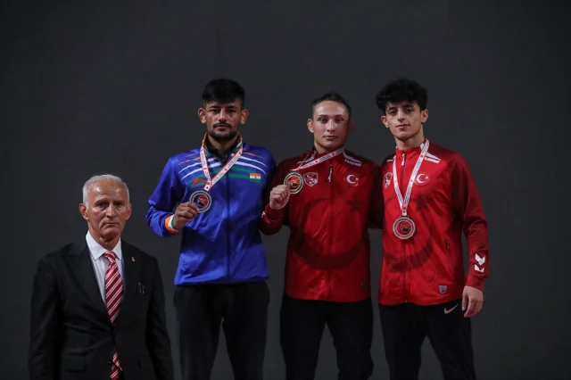 Uluslararası Güreş Turnuvası Kocaeli'de Başladı