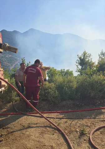 Antalya'da Çıkan Yangınlar Büyük Mücadeleyle Söndürüldü