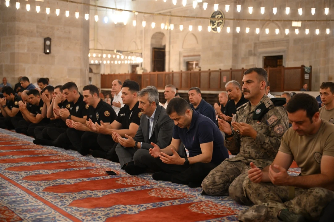 Edirne Vali Yardımcısı için Üç Şerefeli Camii'nde Duygusal Mevlit Programı