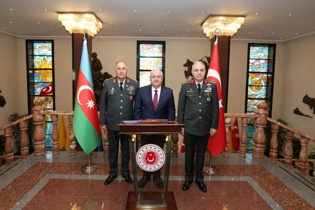 Türk ve Azerbaycan Genelkurmay Başkanları Ankarada Buluştu