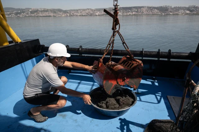 Marmara Denizi'nde Müsilaj Tehlikesi: Deniz Suyunun Normale Dönmesi Rahatlattı