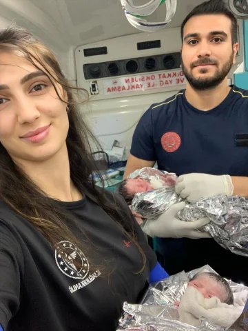 Şanlıurfa'nın Kırsalında Ambulansta İkiz Doğumu Heyecanı