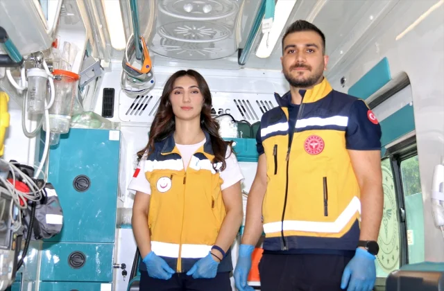 Şanlıurfa'nın Kırsalında Ambulansta İkiz Doğumu Heyecanı